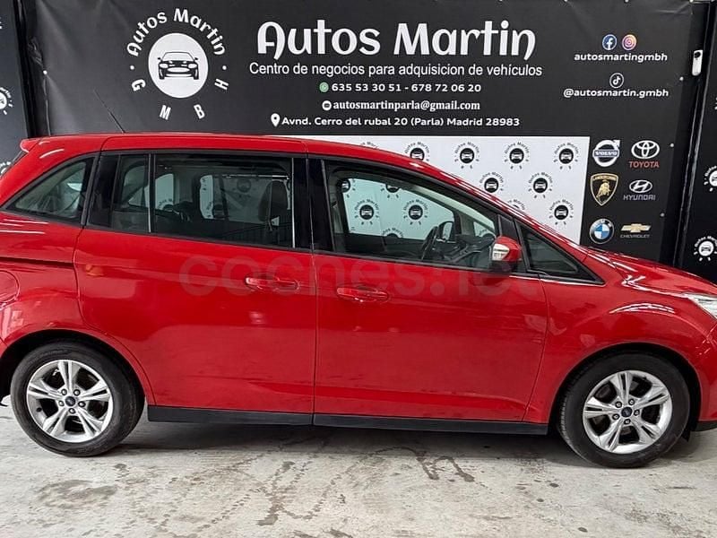 Usado Ford Grand C-Max Trend 125 CV (91 kW) 2013 Rojo Monovolumen