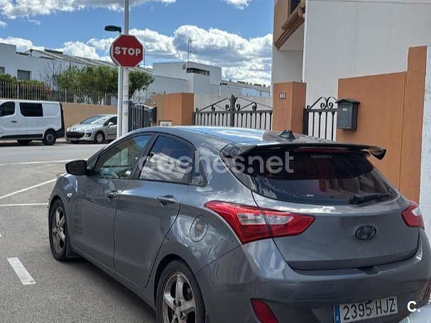 Usado Hyundai i30 90 CV (66 kW) 2012 Gris / plata Berlina