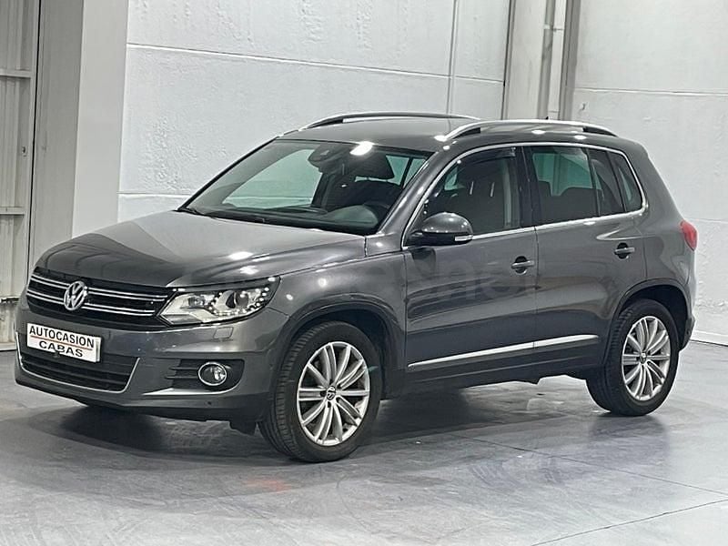 Usado VW Tiguan Sport 140 CV (102 kW) 2014 Gris / plata SUV