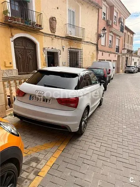 Usado Audi A1 Attraction 90 CV (66 kW) 2014 Blanco Utilitario