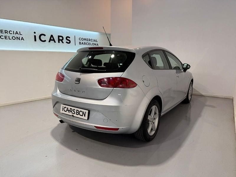 Usado Seat Leon Reference 90 CV (66 kW) 2011 Gris / plata Utilitario