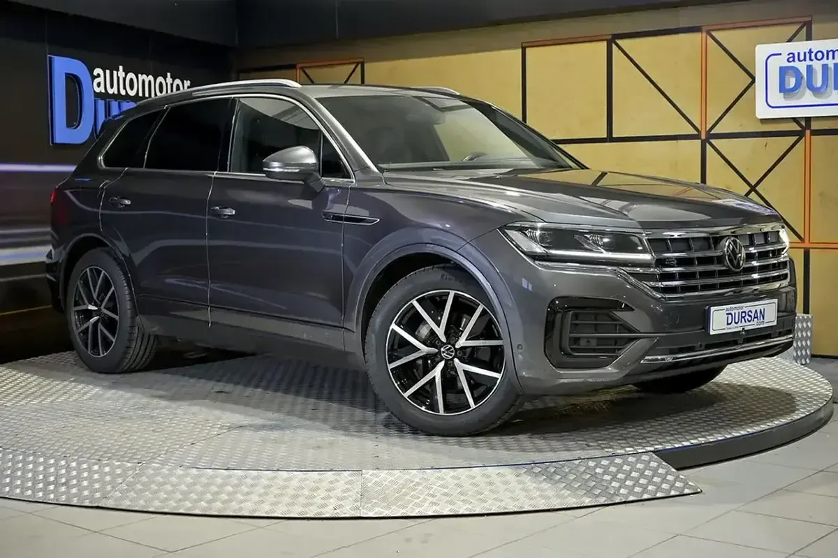 Usado VW Touareg 286 CV (210 kW) 2021 Gris / plata SUV