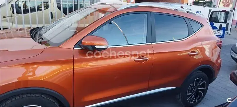 Usado MG ZS Luxury 106 CV (77 kW) 2023 Naranja SUV