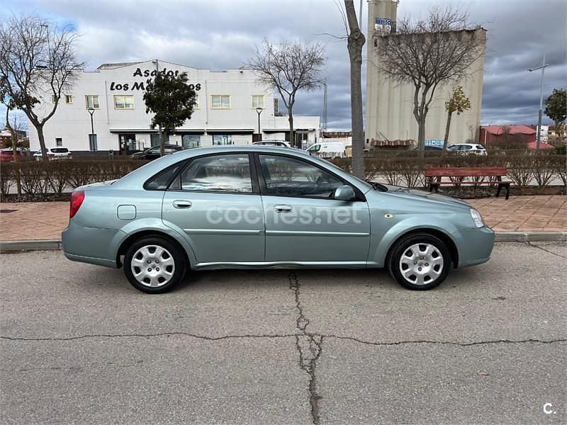Usado Chevrolet Nubira SE 109 CV (80 kW) 2003 Verde Berlina