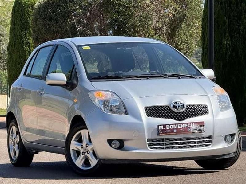 Usado Toyota Yaris 90 CV (66 kW) 2007 Gris Utilitario