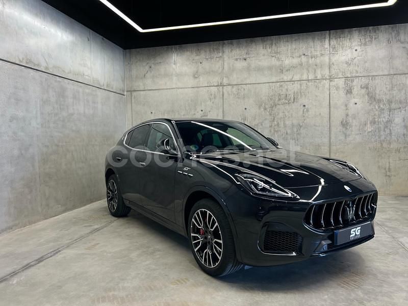 Negro Usado 2022 Maserati Grecale GT SUV | 74.800 € (Un poco caro) - Imagen 1/4