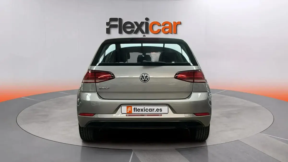 Usado VW Golf VII Advance 115 CV (84 kW) 2018 Gris Berlina