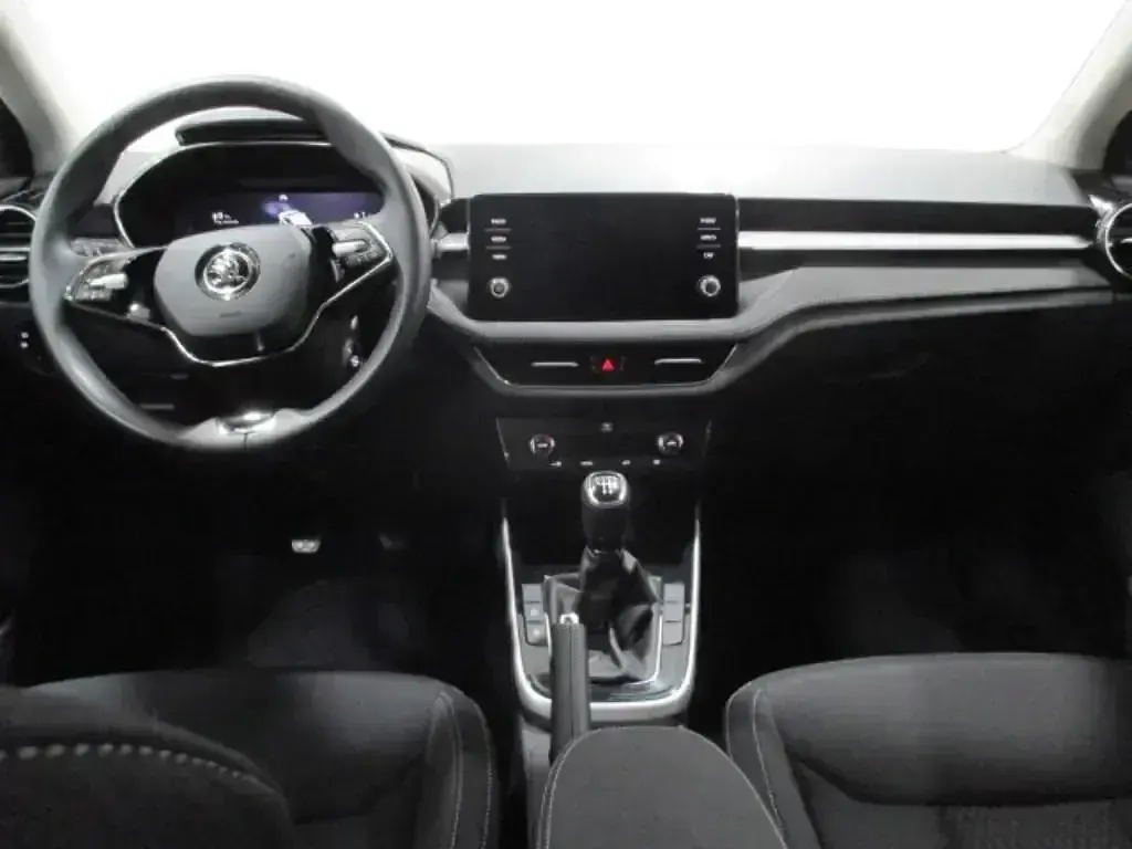 Usado Skoda Fabia Selection 95 CV (69 kW) 2024 Blanco Utilitario
