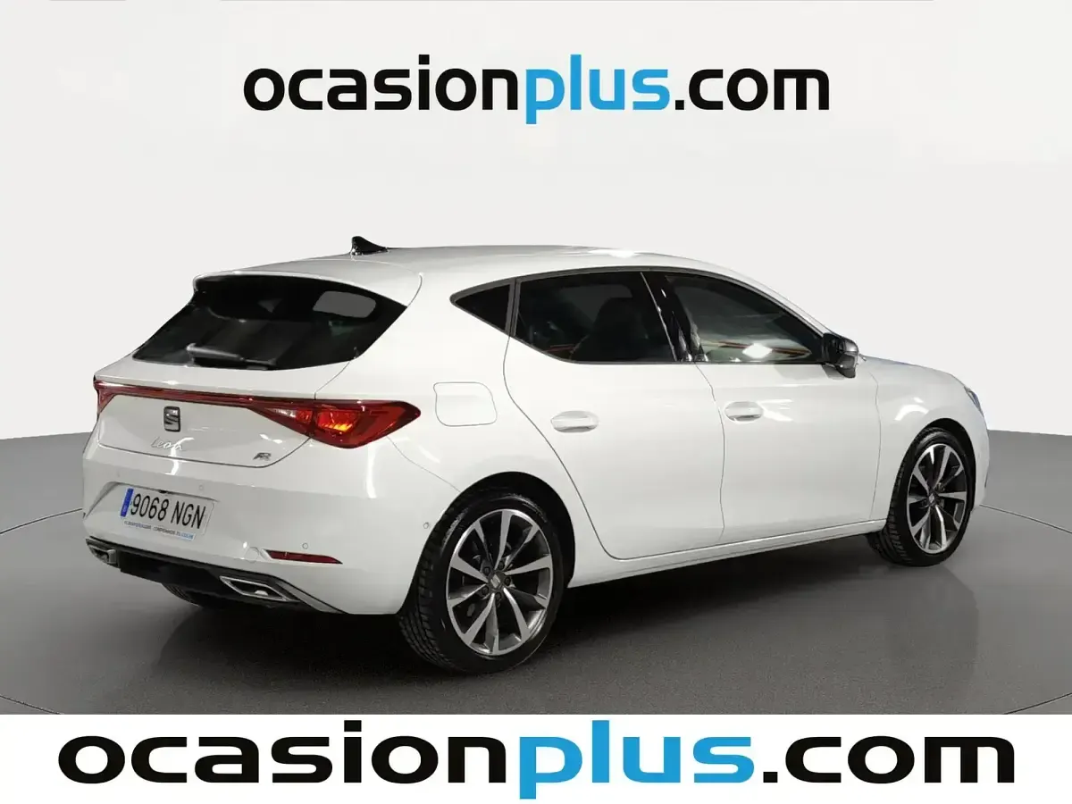 Usado Seat Leon FR 150 CV (110 kW) 2025 Blanco Berlina
