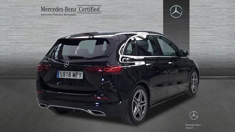 Usado Mercedes B180 AMG line 116 CV (85 kW) 2024 Gris Monovolumen