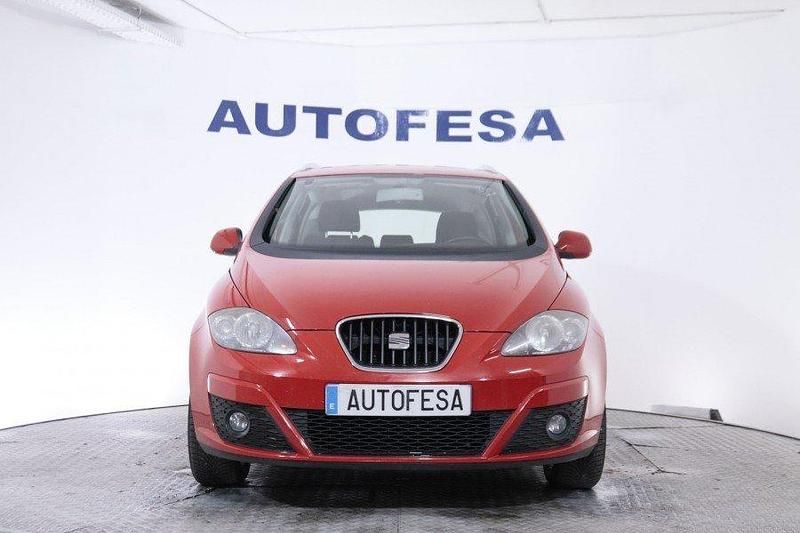 Usado Seat Altea XL Reference 105 CV (77 kW) 2013 Rojo Monovolumen