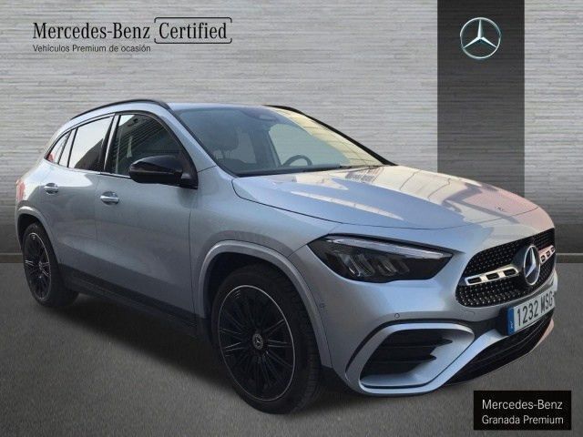 Usado Mercedes GLA200 AMG line 150 CV (110 kW) 2024 Plata hightech SUV