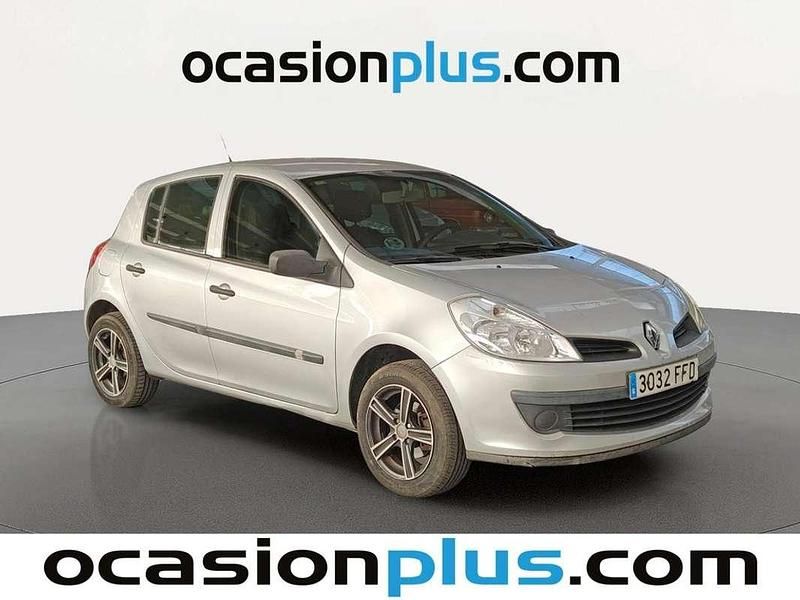 Usado Renault Clio II Authentique 75 CV (55 kW) 2006 Gris Utilitario
