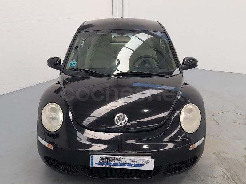 Begagnad VW New Beetle 105 HK (77 kW) 2007 Svart Halvkombi
