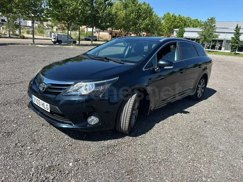 Usado Toyota Avensis Comfort 124 CV (91 kW) 2012 Negro Familiar
