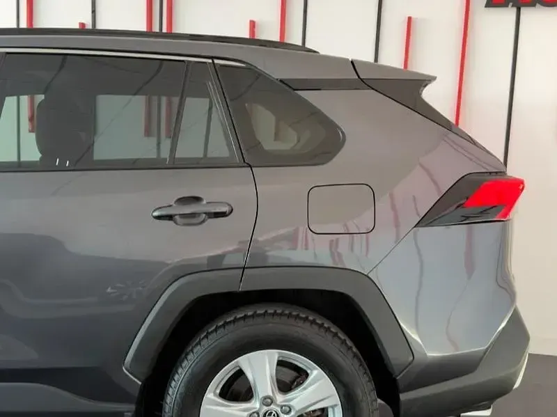 Usado Toyota RAV4 Hybrid Advance 218 CV (160 kW) 2019 Gris / plata SUV