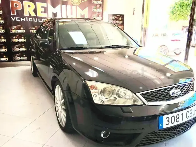 Usado Ford Mondeo ST 226 CV (166 kW) 2003 Negro Berlina