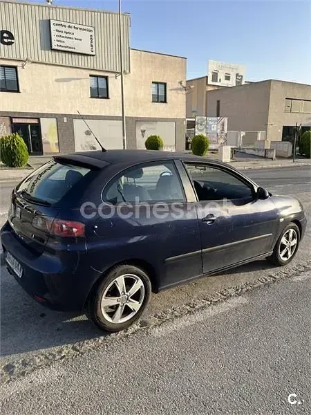 Usado Seat Ibiza Sport 100 CV (73 kW) 2009 Azul Berlina