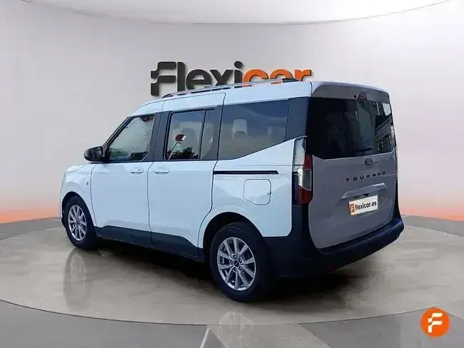 Usado Ford Tourneo Courier Titanium 125 CV (91 kW) 2024 Blanco Monovolumen