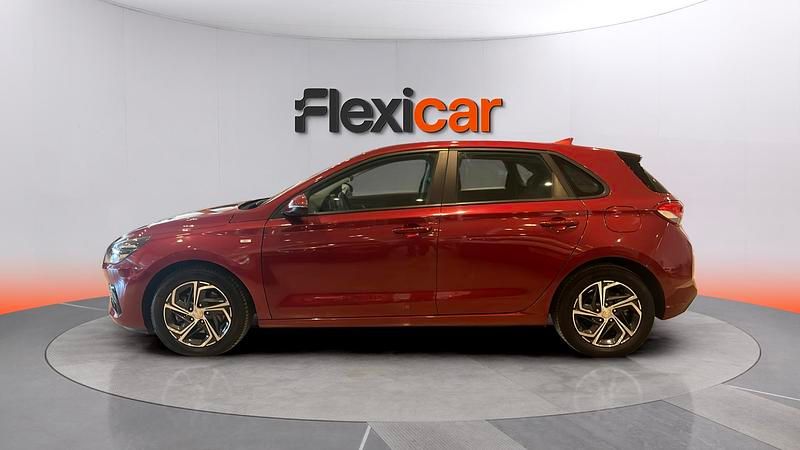 Usado Hyundai i30 120 CV (88 kW) 2021 Granate Berlina
