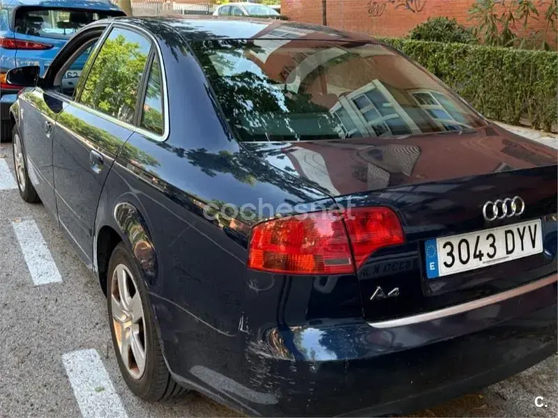 Usado Audi A4 140 CV (102 kW) 2006 Azul Berlina