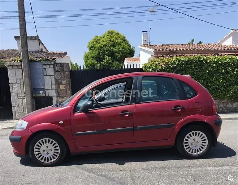Usado Citroën C3 70 CV (51 kW) 2003 Rojo Berlina