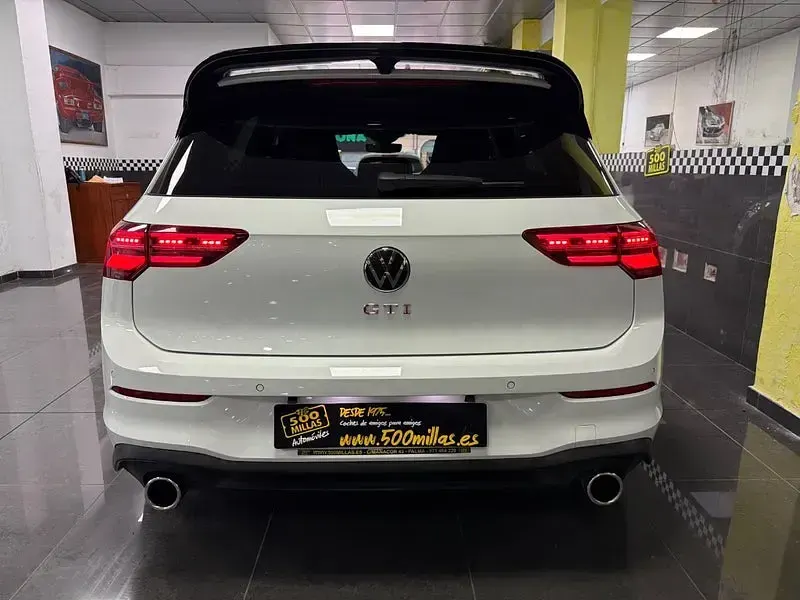 Usado VW Golf VIII GTI 245 CV (180 kW) 2021 Blanco Berlina