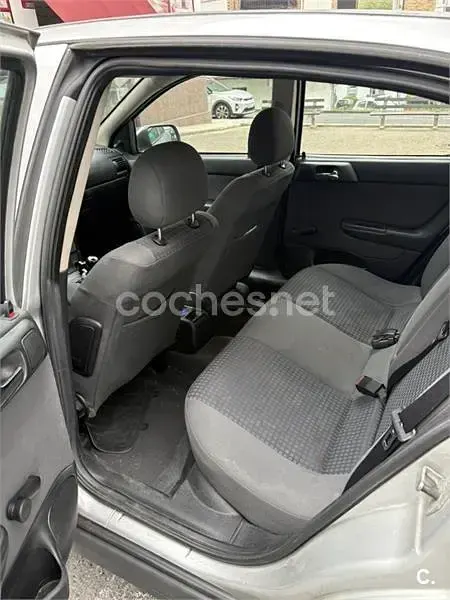 Usado Opel Astra Edition 100 CV (73 kW) 2003 Gris / plata Berlina