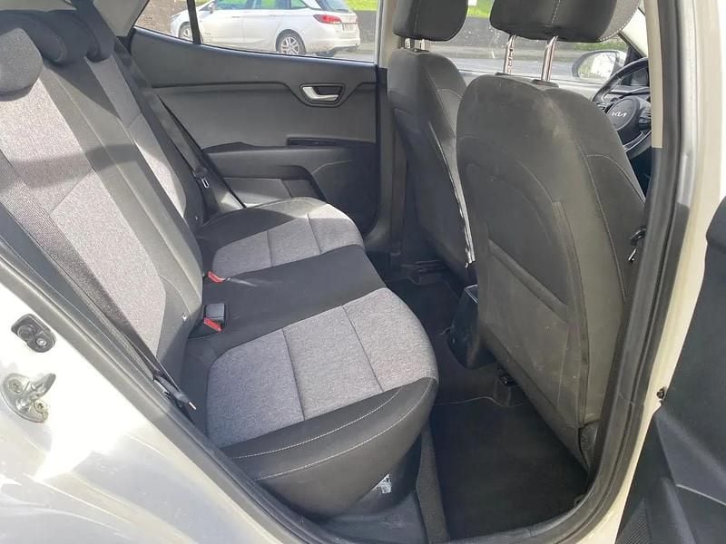 Usado Kia Stonic 84 HP (61 kW) 2022 Branco SUV