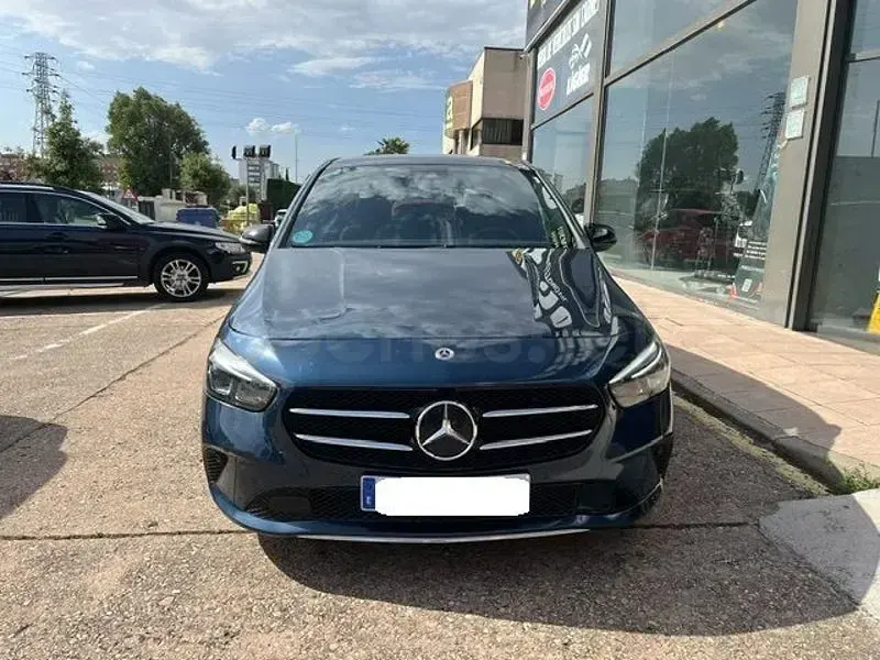 Usado Mercedes B180 116 CV (85 kW) 2021 Azul Utilitario