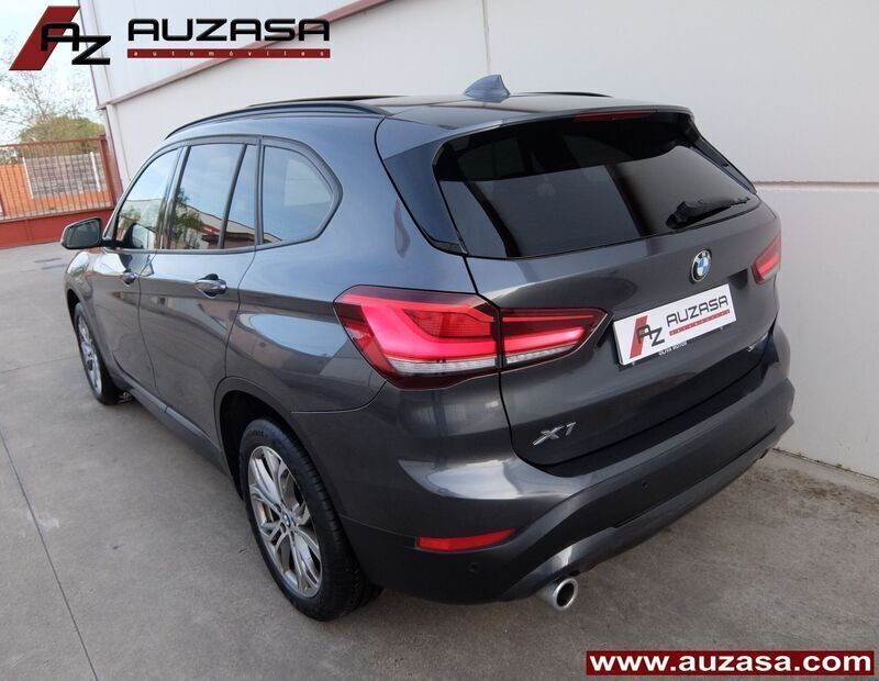 Usado BMW X1 Comfort Edition 140 CV (102 kW) 2021 Gris / plata SUV