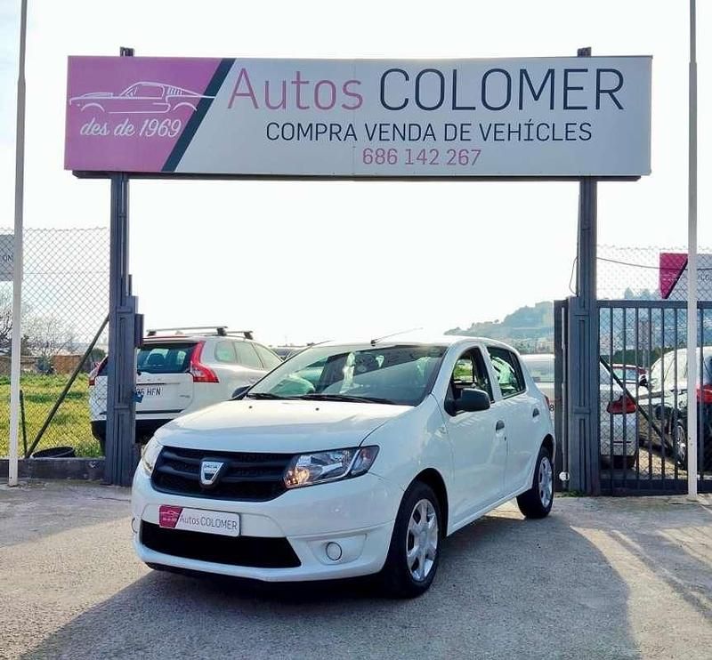 Usado Dacia Sandero Ambiance 75 CV (55 kW) 2013 Blanco Utilitario