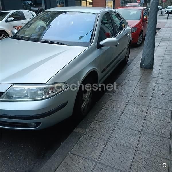 Usado Renault Laguna II Authentique 123 CV (90 kW) 2001 Beige Berlina