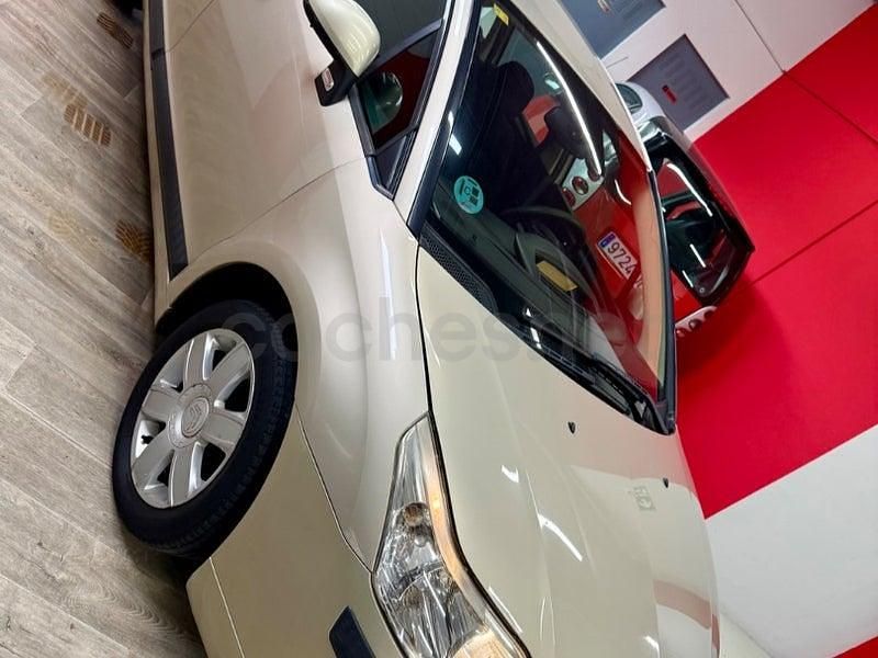 Usado Citroën C4 110 HP (80 kW) 2007 Bege Sedan