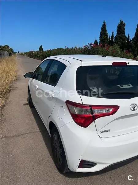 Usado Toyota Yaris Active 69 CV (50 kW) 2017 Blanco Berlina
