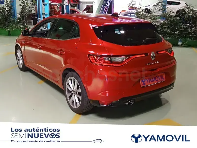 Usado Renault Mégane Zen 130 CV (95 kW) 2018 Rojo Berlina