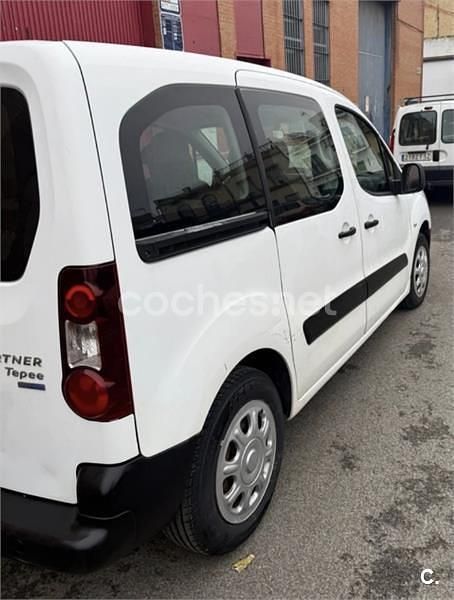 Usado Peugeot Partner Tepee 75 CV (55 kW) 2015 Blanco Monovolumen