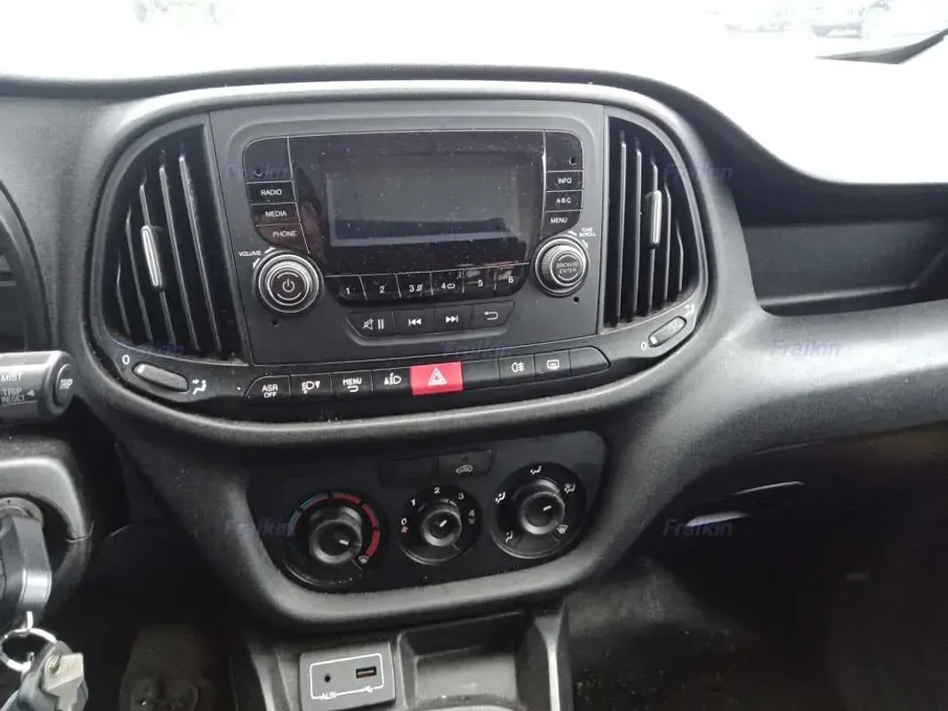 Usado Fiat Doblò 106 CV (77 kW) 2017 Blanco Monovolumen