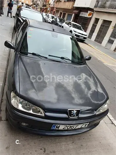 Usado Peugeot 306 90 CV (66 kW) 2000 Negro Familiar