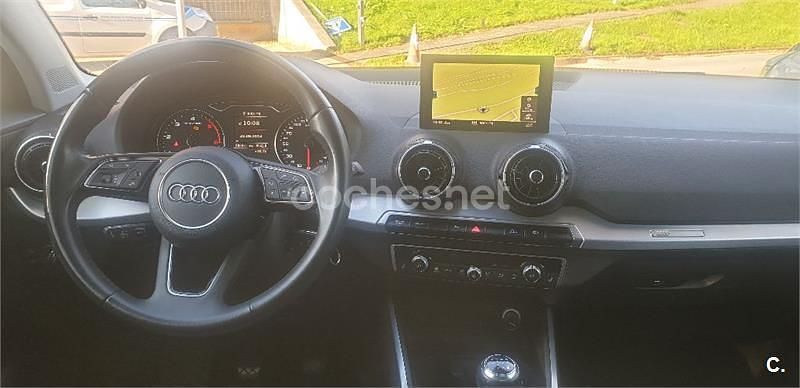 Usado Audi Q2 Design 116 CV (85 kW) 2018 Gris / plata SUV