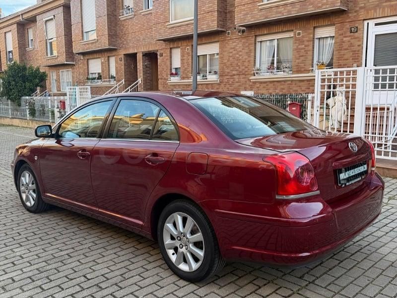 Usado Toyota Avensis Executive 116 CV (85 kW) 2004 Granate Berlina