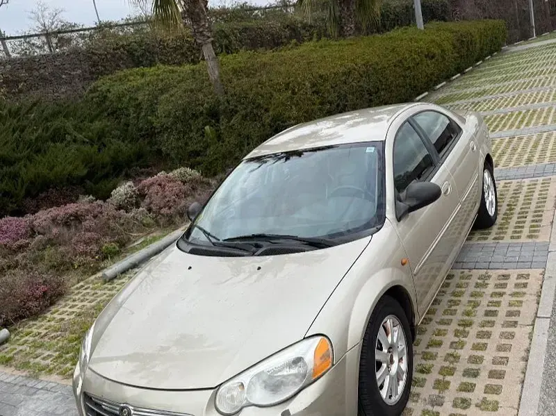 Usado Chrysler Sebring Limited 141 CV (103 kW) 2005 Beige Berlina
