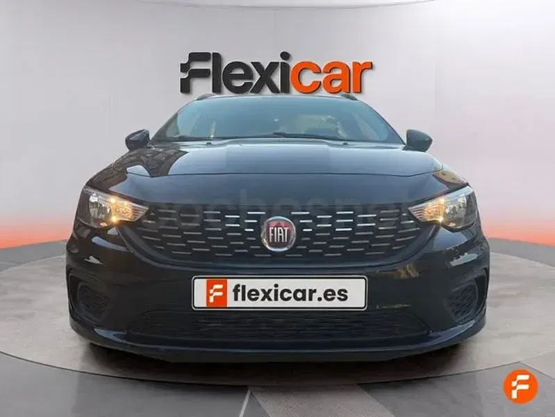 Usado Fiat Tipo Easy 120 CV (88 kW) 2018 Negro Familiar