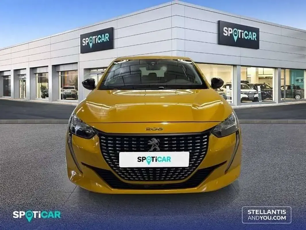 Usado Peugeot 208 Active 75 CV (55 kW) 2024 Amarillo Utilitario