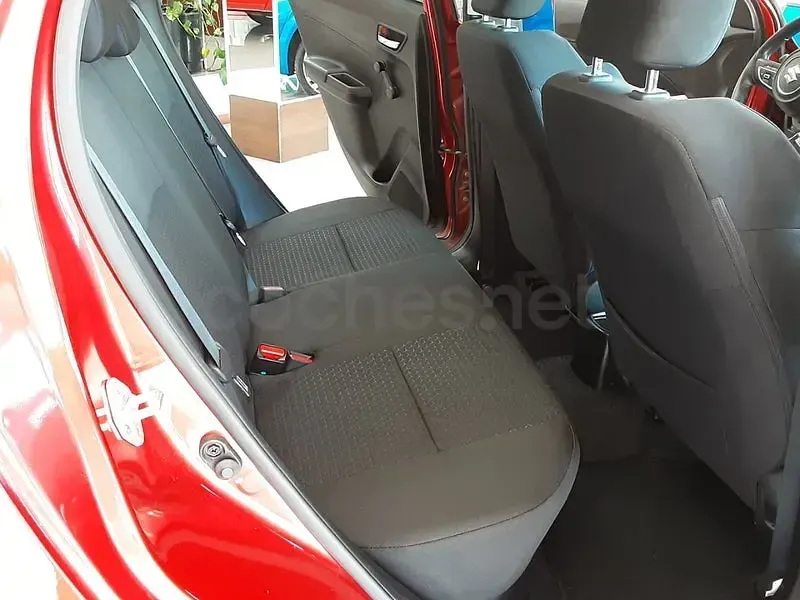 Usado Suzuki Swift 83 CV (61 kW) 2024 Rojo Utilitario