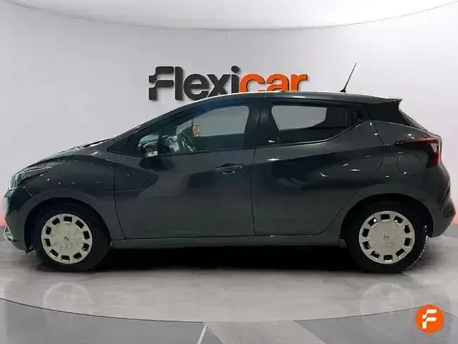 Usado Nissan Micra Acenta 92 CV (67 kW) 2022 Gris Utilitario