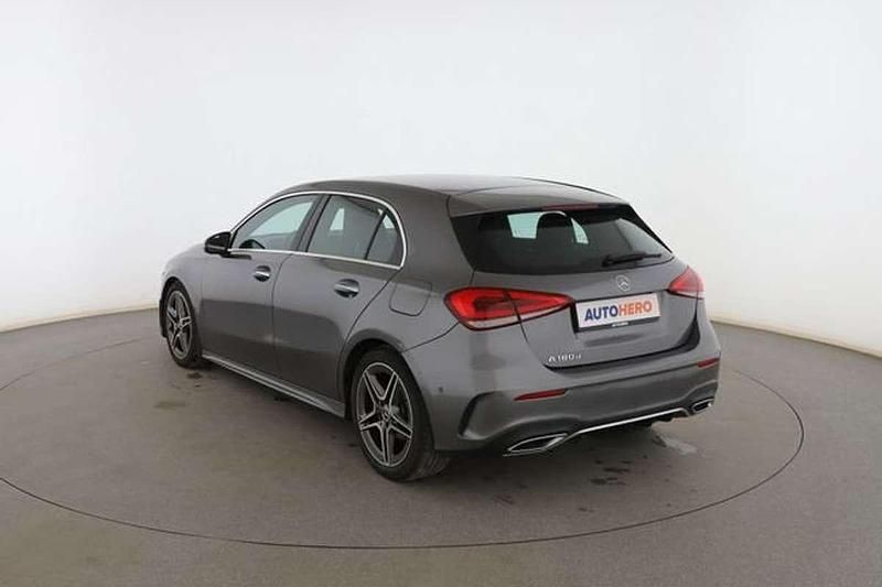 Usado Mercedes A180 116 CV (85 kW) 2019 Gris Utilitario