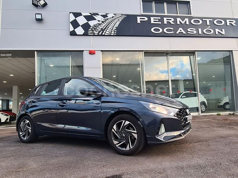 Gris / plata Usado 2024 Hyundai i20 Berlina | 18.800 € (Un poco caro) - Imagen 1/4