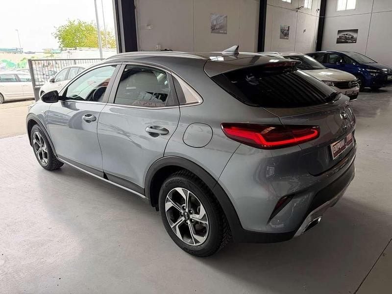 Usado Kia XCeed 136 CV (100 kW) 2021 Gris SUV