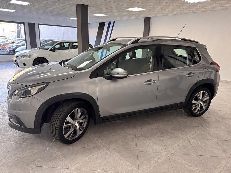 Usado Peugeot 2008 Allure 120 CV (88 kW) 2016 Gris / plata SUV